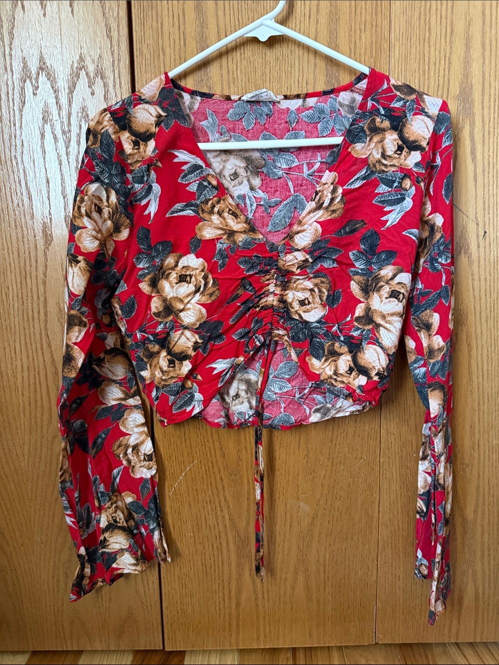 Red Floral Ruched V-Neck Long Sleeve Crop Top
